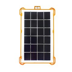 Hordozható napelemes töltő beépített LED fényvetővel